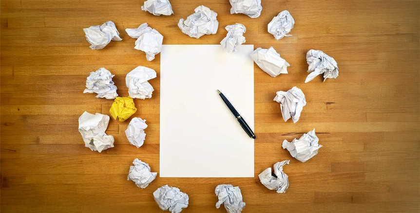 Worauf achten Personaler bei einer Bewerbung? Symbolbild, leeres Blatt