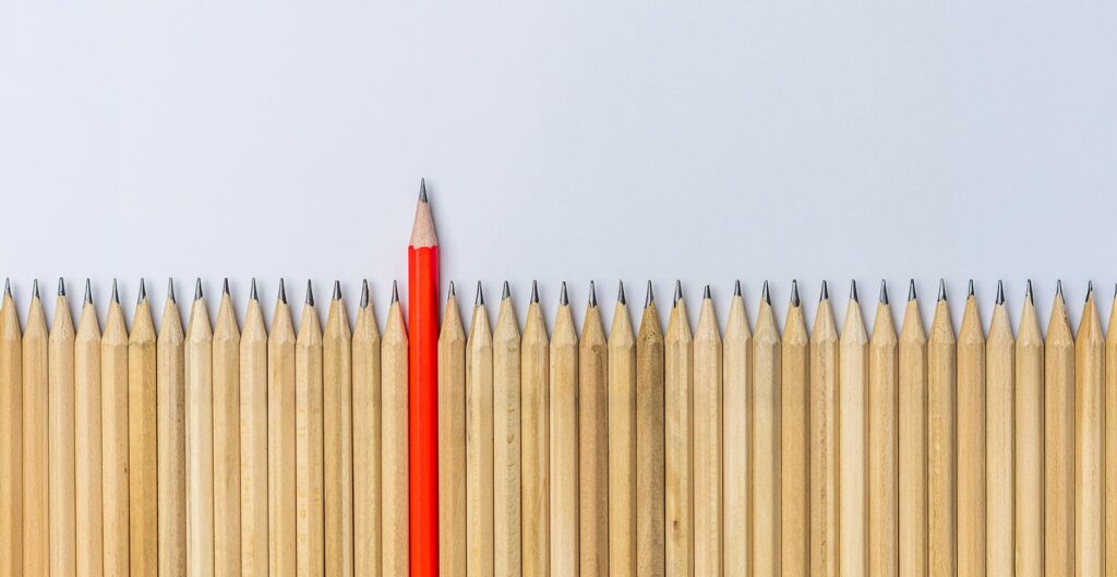 Modernes Bewerbungsschreiben - Symbolbild Bleistifte, Buntstift